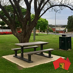 Outdoor Table Setting